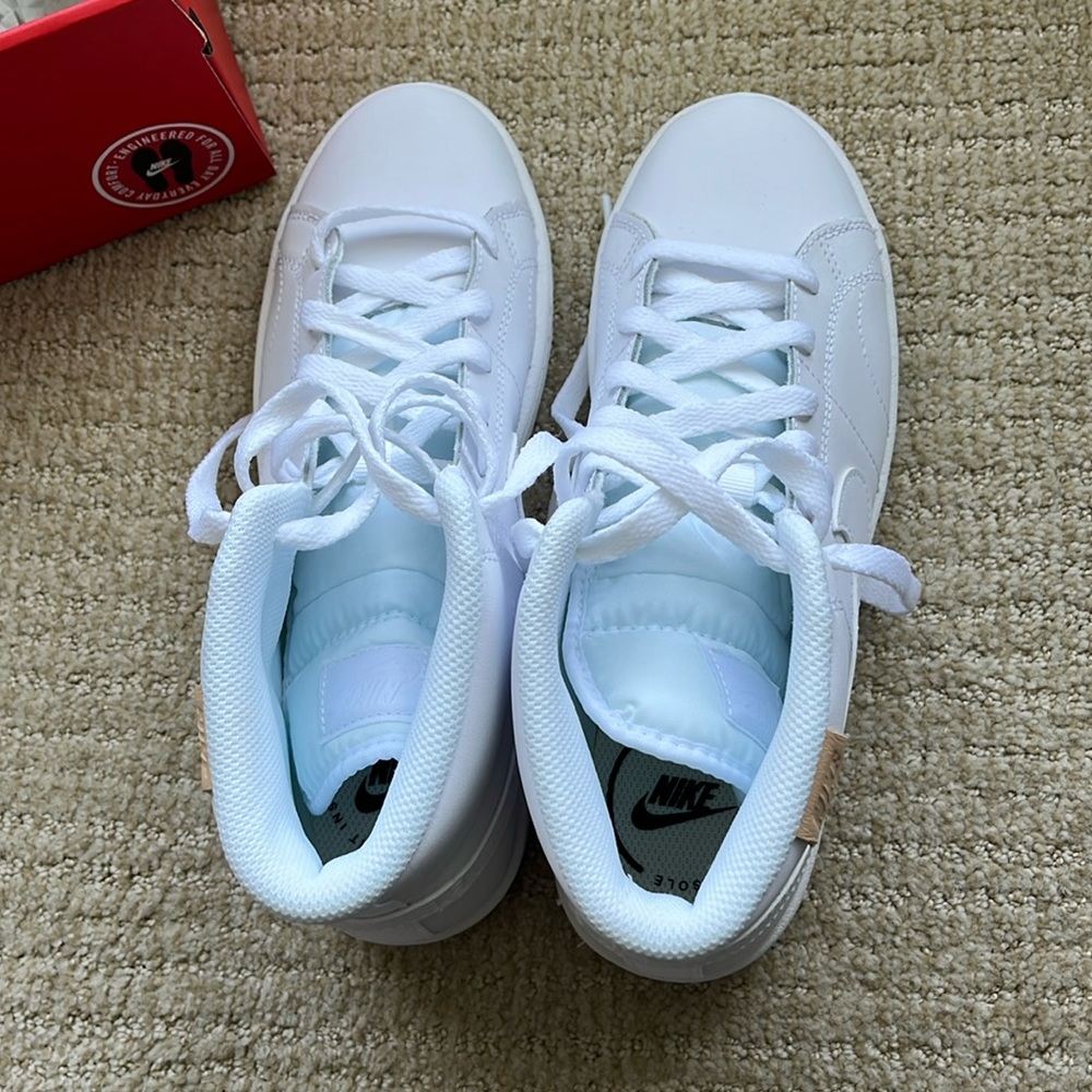 Nike women’s court royale 2 mid - white, US 8.5, nwt!